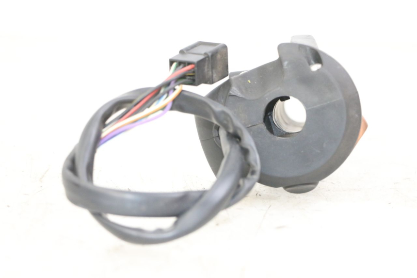 photo de RECHTER STUURSCHAKELAAR PEUGEOT SATELIS 125 (2013 - 2018) - Zoom op gebruiksstaat