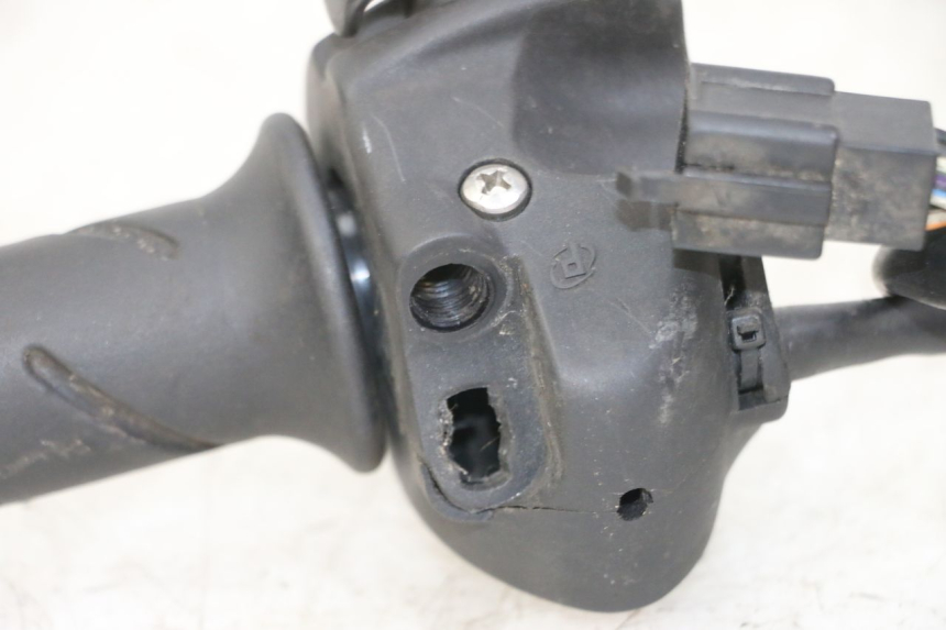 photo de RECHTER STUURSCHAKELAAR PEUGEOT SATELIS 125 (2013 - 2018) - Andere kijkhoek