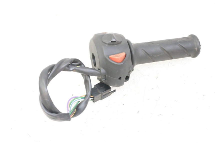 photo de RECHTER STUURSCHAKELAAR PEUGEOT SATELIS 125 (2013 - 2018) - Bevestigingspunten