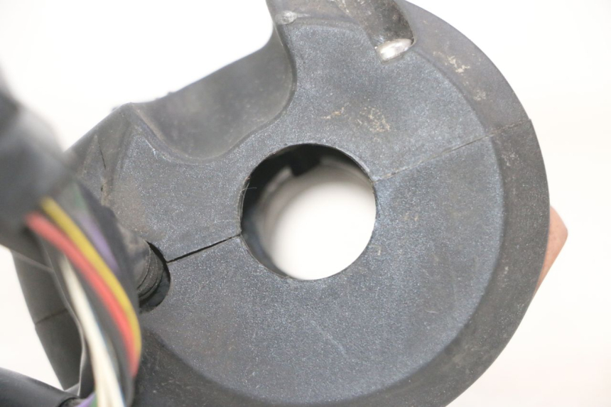 photo de RECHTER STUURSCHAKELAAR PEUGEOT SATELIS 125 (2013 - 2018) - Zoom op gebruiksstaat