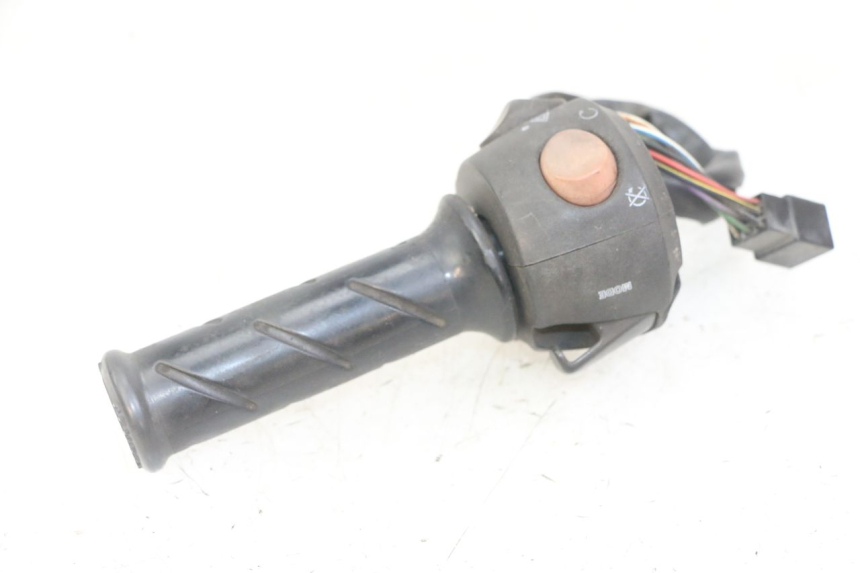 photo de RECHTER STUURSCHAKELAAR PEUGEOT SATELIS 125 (2013 - 2018) - Bevestigingspunten