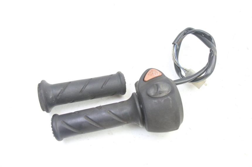 photo de RECHTER STUURSCHAKELAAR PEUGEOT SATELIS 250 (2006 - 2012) - Zoom op gebruiksstaat