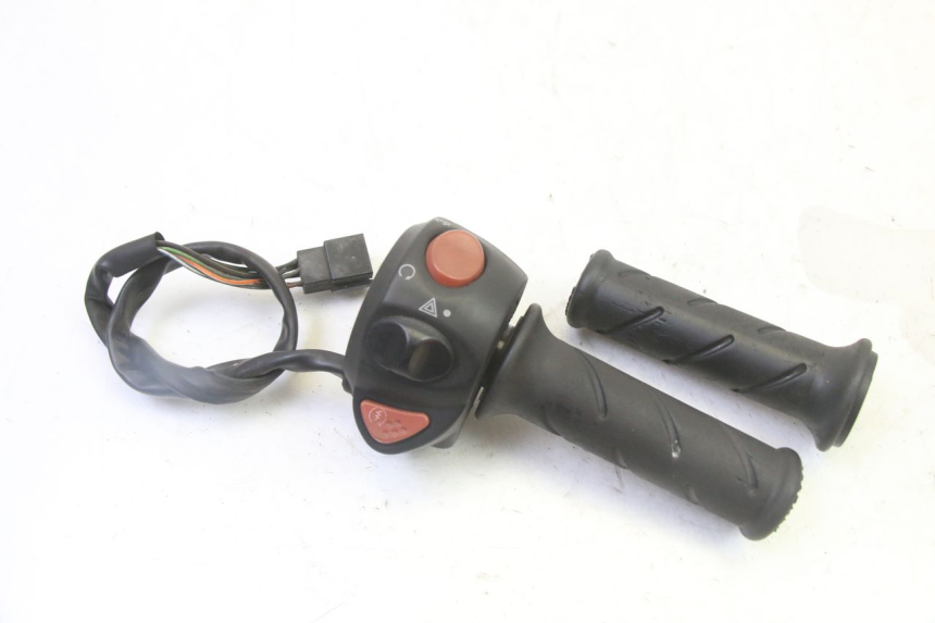 photo de RECHTER STUURSCHAKELAAR PEUGEOT SATELIS 125 (2013 - 2018) - Hoofdaanzicht