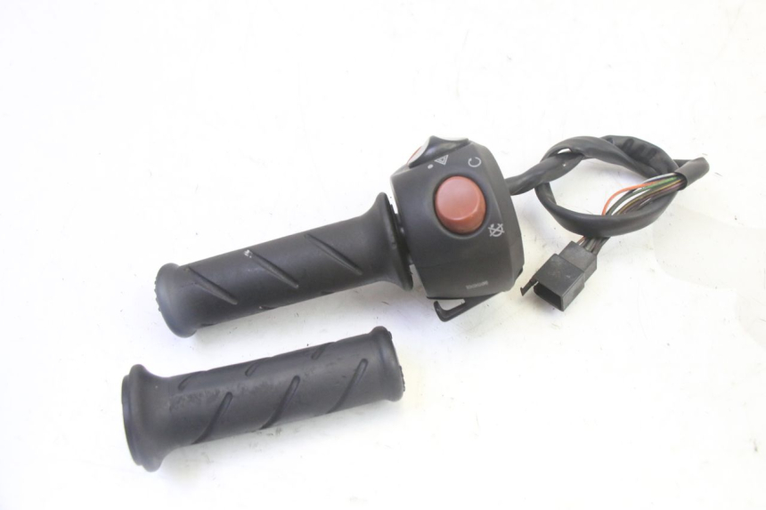 photo de RECHTER STUURSCHAKELAAR PEUGEOT SATELIS 125 (2013 - 2018) - Andere kijkhoek