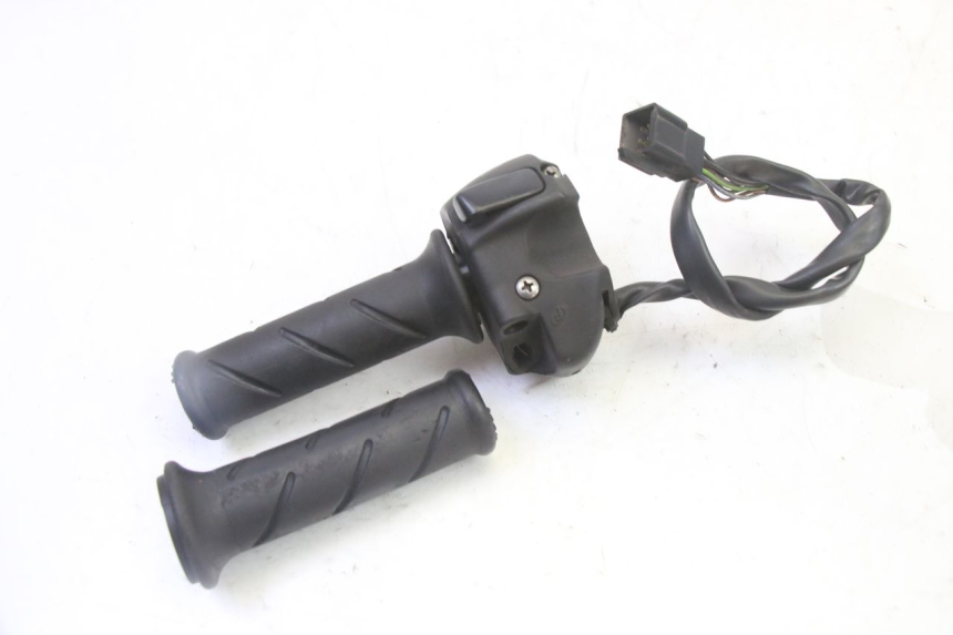 photo de RECHTER STUURSCHAKELAAR PEUGEOT SATELIS 125 (2013 - 2018) - Technische close-up