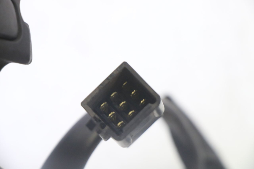 photo de RECHTER STUURSCHAKELAAR PEUGEOT SATELIS 125 (2013 - 2018) - Bevestigingspunten