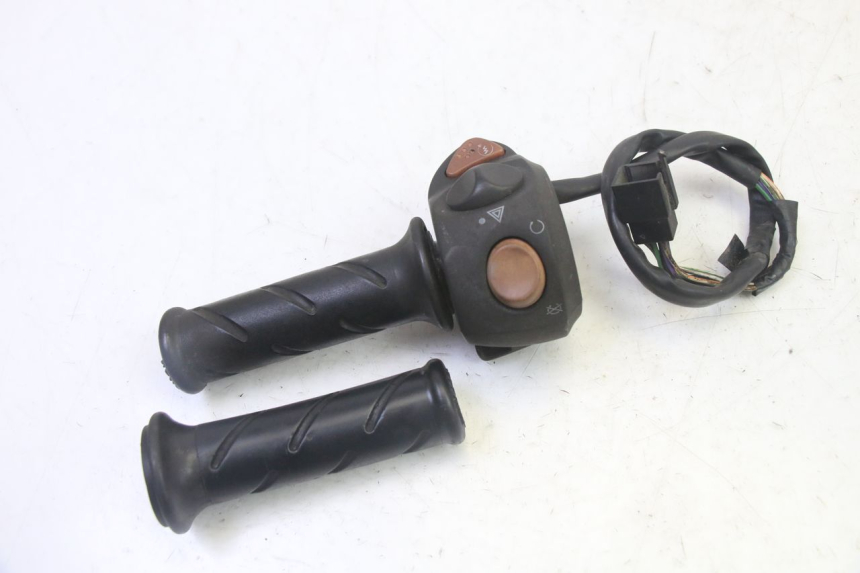 photo de RECHTER STUURSCHAKELAAR PEUGEOT SATELIS 125 (2013 - 2018) - Technische close-up