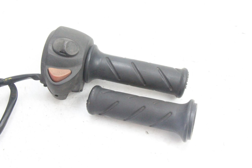 photo de RECHTER STUURSCHAKELAAR PEUGEOT SATELIS 125 (2006 - 2009) - Detail van het onderdeel
