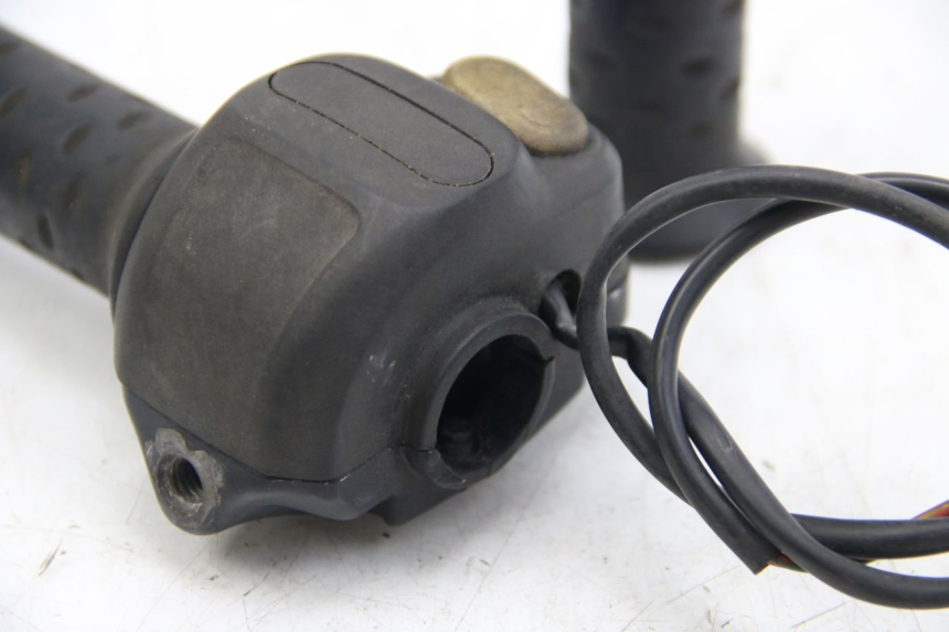 photo de RECHTER STUURSCHAKELAAR APRILIA SCARABEO 4T 50 (2009 - 2017) - Detail van het onderdeel