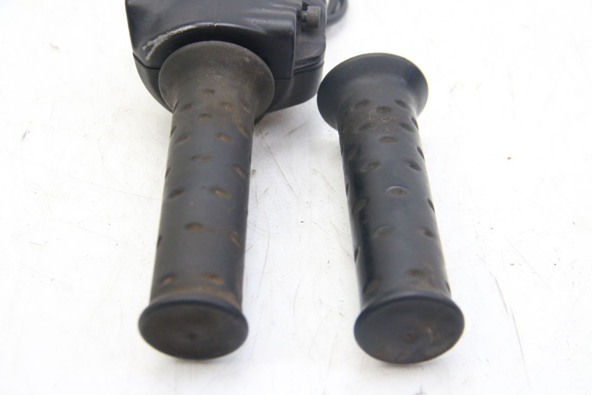 photo de RECHTER STUURSCHAKELAAR APRILIA SCARABEO 4T 50 (2009 - 2017) - Technische close-up