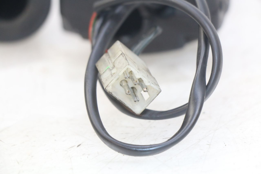 photo de RECHTER STUURSCHAKELAAR APRILIA SCARABEO 100 (2003 - 2012) - Technische close-up