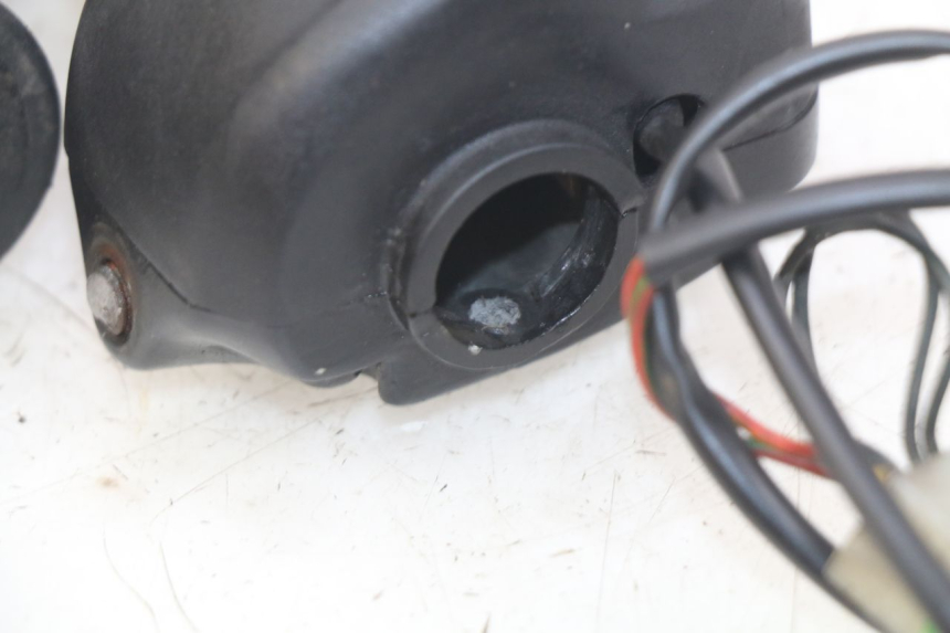 photo de RECHTER STUURSCHAKELAAR APRILIA SCARABEO 100 (2003 - 2012) - Overzicht