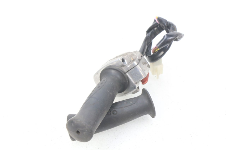 photo de RECHTER STUURSCHAKELAAR KYMCO SENTO 50 (2008 - 2013) - Zoom op gebruiksstaat