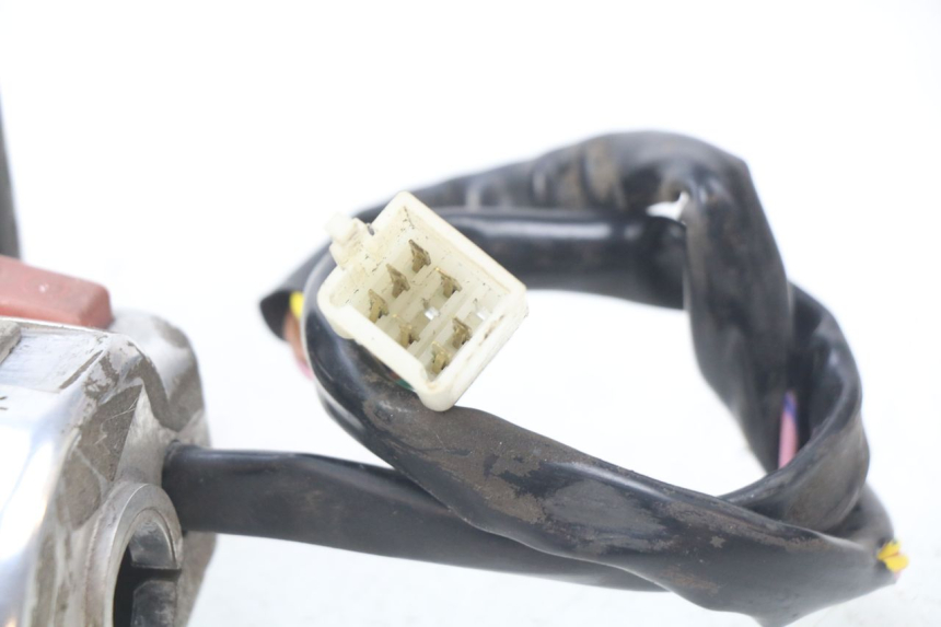 photo de RECHTER STUURSCHAKELAAR KYMCO SENTO 50 (2008 - 2013) - Bevestigingspunten