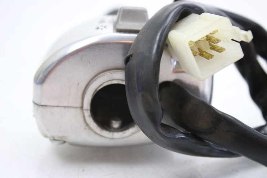 photo de RECHTER STUURSCHAKELAAR KYMCO SENTO 100 (2008 - 2013) - Bevestigingspunten