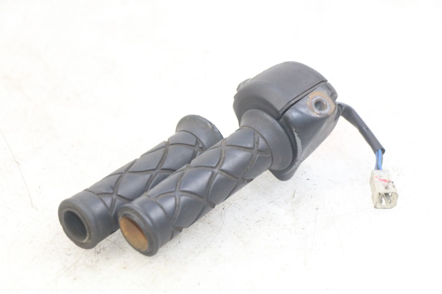 photo de RECHTS STUURSCHAKELAAR MBK SKYLINER 125 (1998 - 2001) - Technische close-up