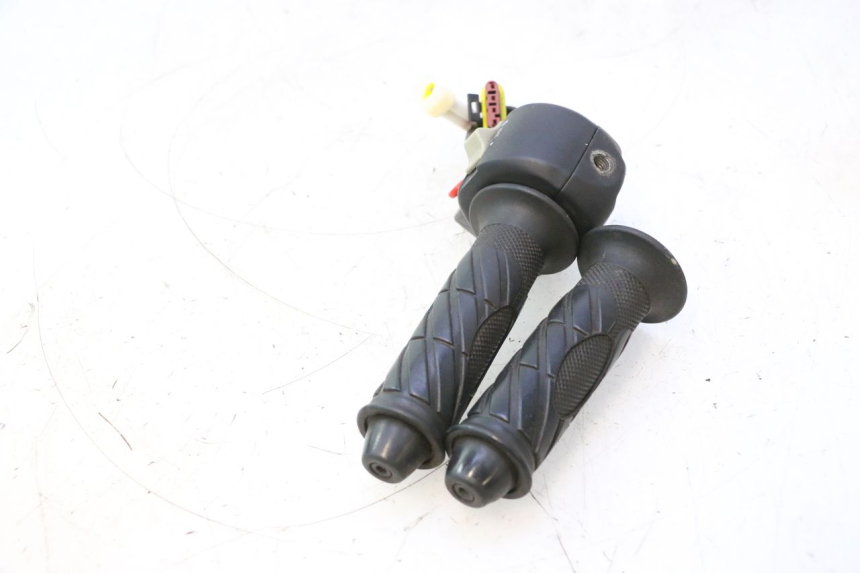 photo de RECHTER SCHAKELAAR RIDE SLASH 2T 50 (2012 - 2014) - Bevestigingspunten