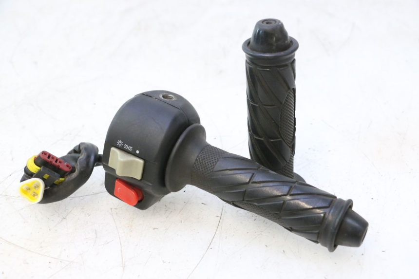 photo de RECHTER SCHAKELAAR RIDE SLASH 2T 50 (2012 - 2014) - Gecontroleerd onderdeel