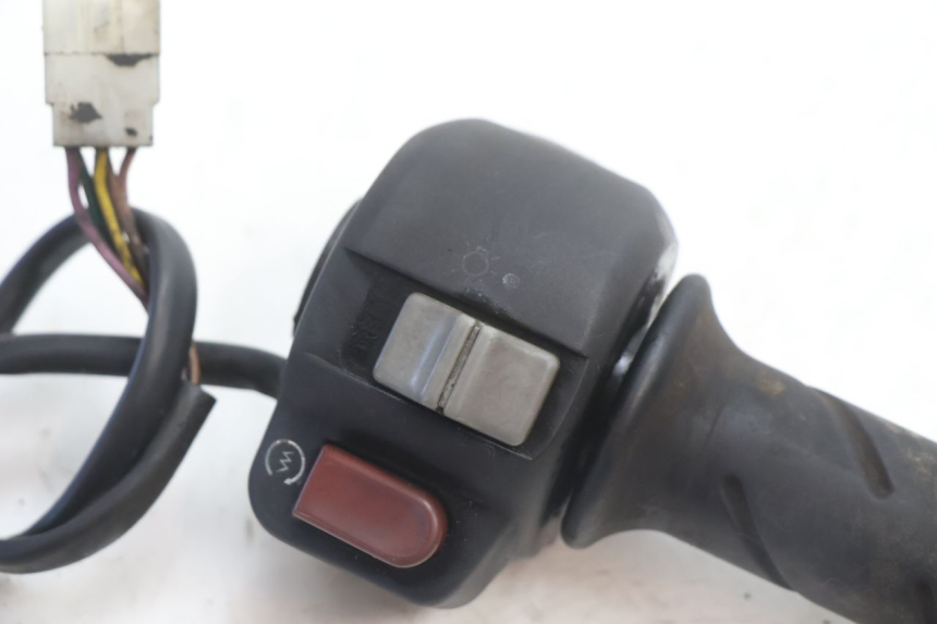 photo de RECHTER STUURSCHAKELAAR PEUGEOT SPEEDFIGHT LC 50 (1996 - 2002) - Detail van het onderdeel