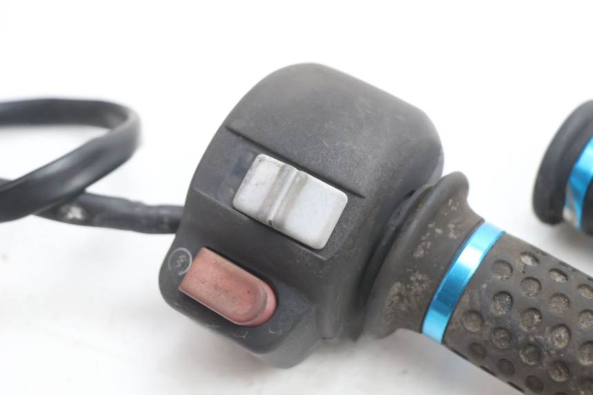 photo de RECHTER STUURSCHAKELAAR PEUGEOT SPEEDFIGHT LC 50 (1996 - 2002) - Detail van het onderdeel