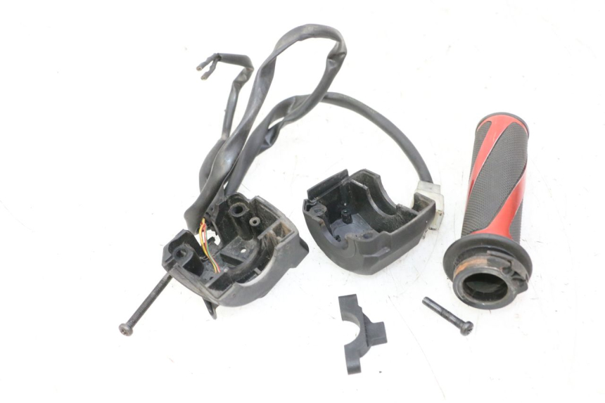 photo de RECHTS STUURSCHAKELAAR APRILIA SR R 2T LC 50 (2018 - 2021) - Detail van het onderdeel