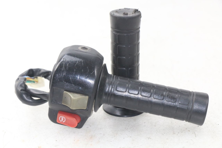 photo de RECHTS STUURSCHAKELAAR FYM STRADA 50 (2007 - 2014) - Hoofdaanzicht