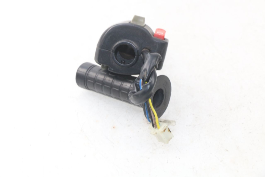 photo de RECHTS STUURSCHAKELAAR FYM STRADA 50 (2007 - 2014) - Zoom op gebruiksstaat