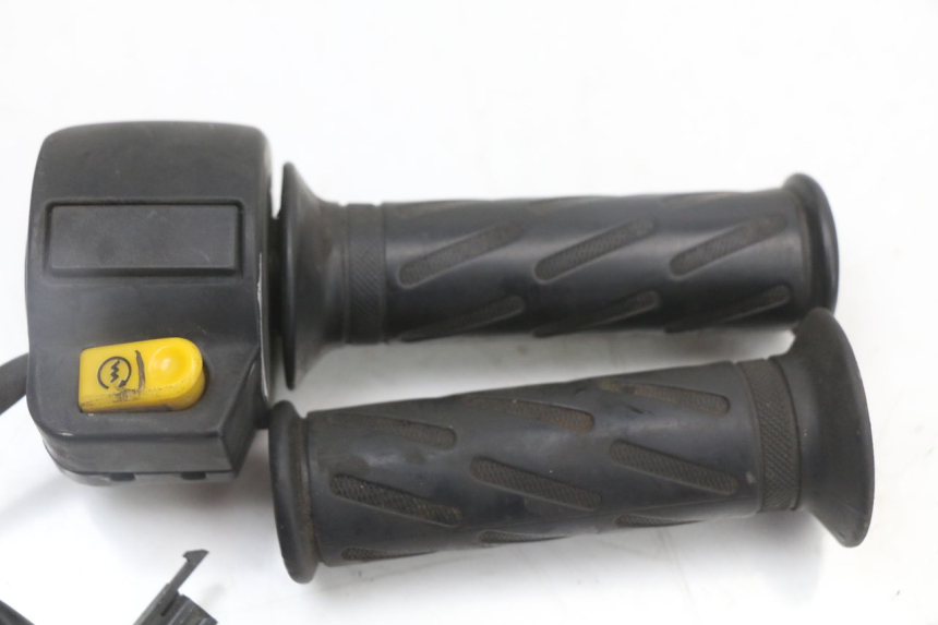 photo de RECHTER STUURSCHAKELAAR PEUGEOT STREETZONE 2T 50 (2014 - 2019) - Detail van het onderdeel