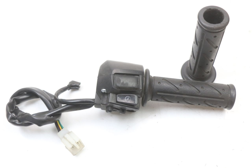 photo de RECHTER STUURSCHAKELAAR KYMCO SUPER 8 4T 50 (2021 - 2024) - Detail van het onderdeel