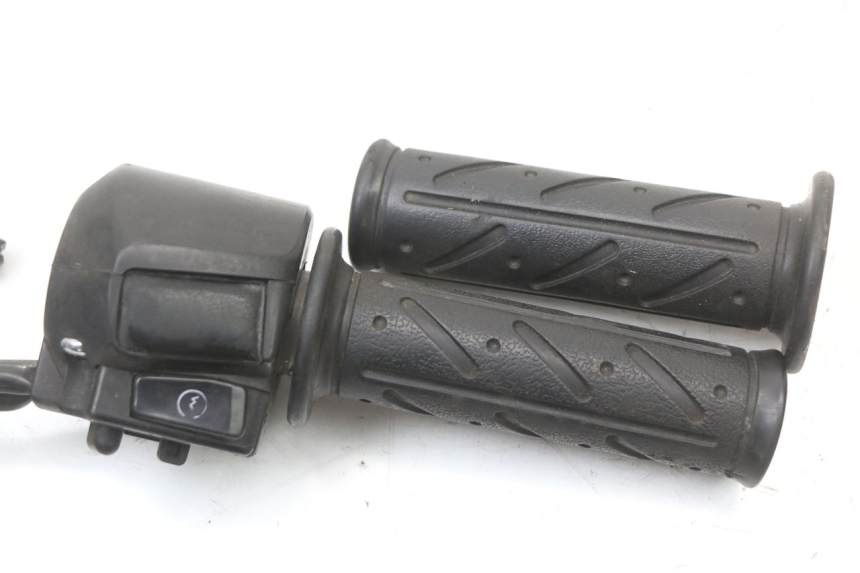 photo de RECHTER STUURSCHAKELAAR KYMCO SUPER 8 4T 50 (2021 - 2024) - Zoom op gebruiksstaat