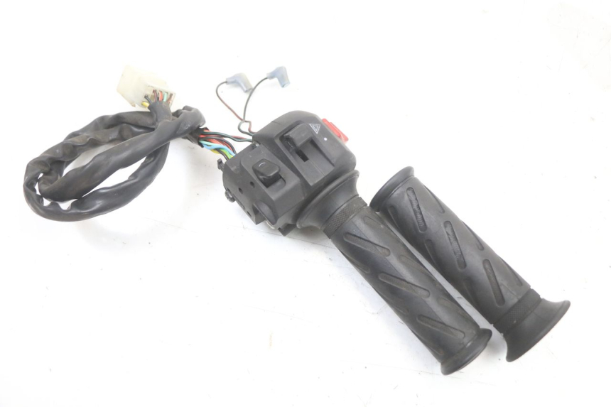 photo de RECHTER STUURSCHAKELAAR SUZUKI BURGMAN 125 (2018 - 2021) - Hoofdaanzicht