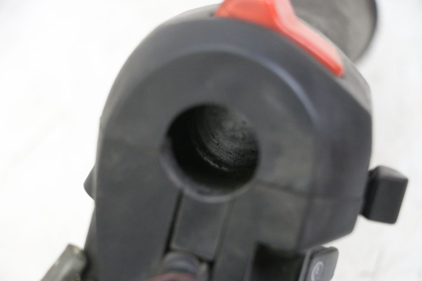 photo de RECHTER STUURSCHAKELAAR SUZUKI BURGMAN 125 (2015 - 2017) - Detail van het onderdeel