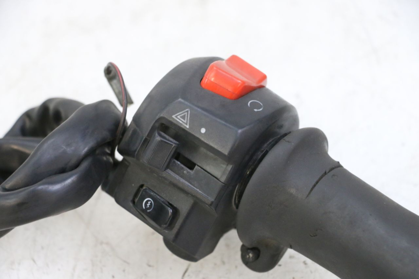 photo de RECHTER STUURSCHAKELAAR SUZUKI BURGMAN 125 (2015 - 2017) - Gecontroleerd onderdeel