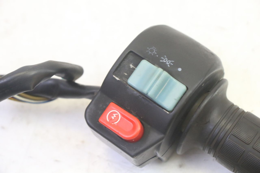 photo de RECHTER STUURSCHAKELAAR SUKIDA TOP 1 50 (2003 - 2010) - Detail van het onderdeel