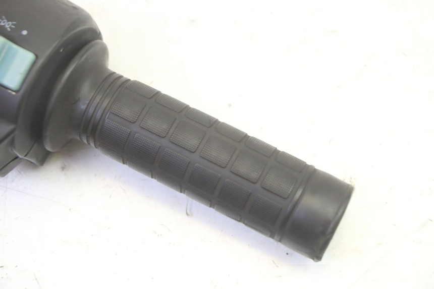 photo de RECHTER STUURSCHAKELAAR SUKIDA TOP 1 50 (2003 - 2010) - Zoom op gebruiksstaat