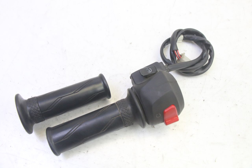 photo de RECHTS STUURSCHAKELAAR YAMAHA TZR 50 (2008 - 2016) - Zoom op gebruiksstaat