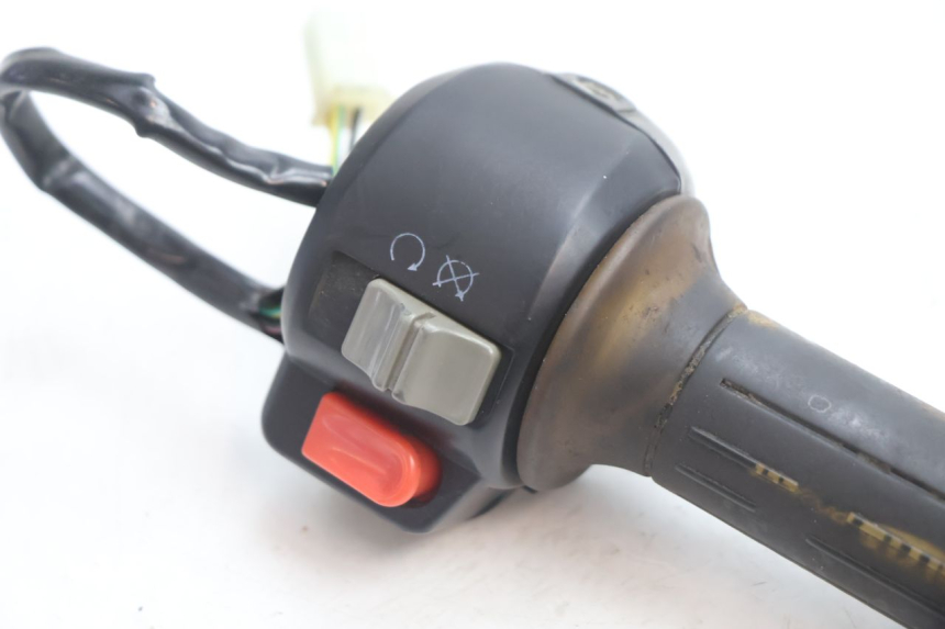 photo de RECHTER STUURSCHAKELAAR PEUGEOT V-CLIC VCLIC 50 (2007 - 2013) - Detail van het onderdeel