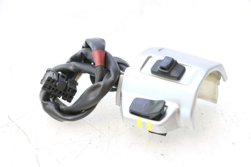 photo de RECHTS STUURSCHAKELAAR PIAGGIO VESPA PRIMAVERA 2T 50 (2013 - 2018) - Technische close-up