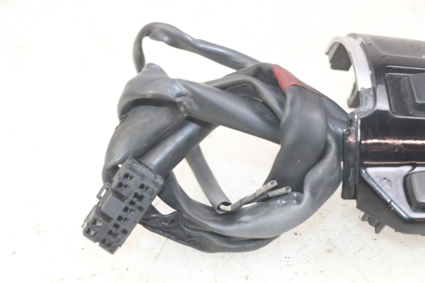 photo de RECHTS STUURSCHAKELAAR PIAGGIO VESPA SPRINT 2T 50 (2014 - 2018) - Technische close-up