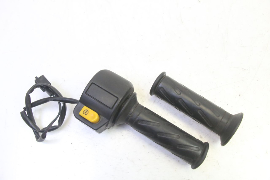 photo de RECHTER STUURSCHAKELAAR PEUGEOT VIVACITY NEW 2T 50 (2008 - 2017) - Hoofdaanzicht