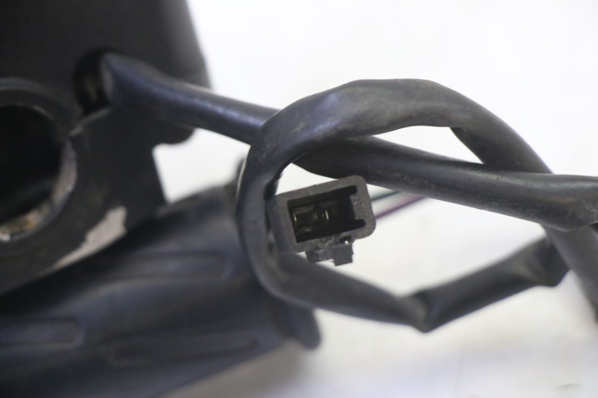 photo de RECHTER STUURSCHAKELAAR PEUGEOT VIVACITY NEW 2T 50 (2008 - 2017) - Bevestigingspunten