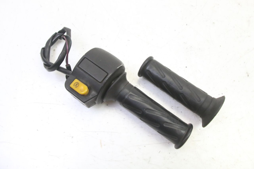 photo de RECHTER STUURSCHAKELAAR PEUGEOT VIVACITY NEW 4T 50 (2008 - 2017) - Hoofdaanzicht