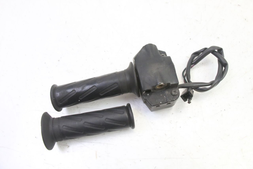 photo de RECHTER STUURSCHAKELAAR PEUGEOT VIVACITY NEW 4T 50 (2008 - 2017) - Technische close-up