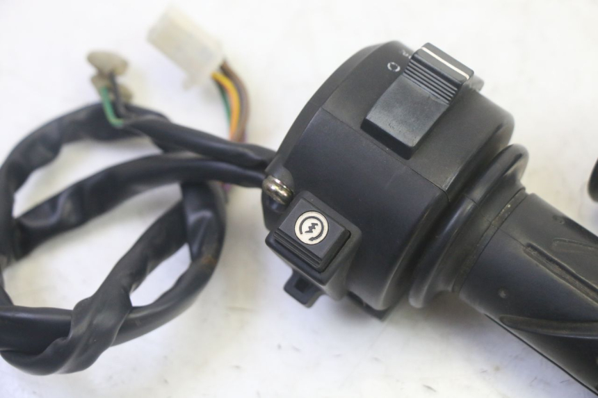 photo de RECHTER STUURSCHAKELAAR DAELIM VJ ROADWIN FI 125 (2008 - 2017) - Zoom op gebruiksstaat