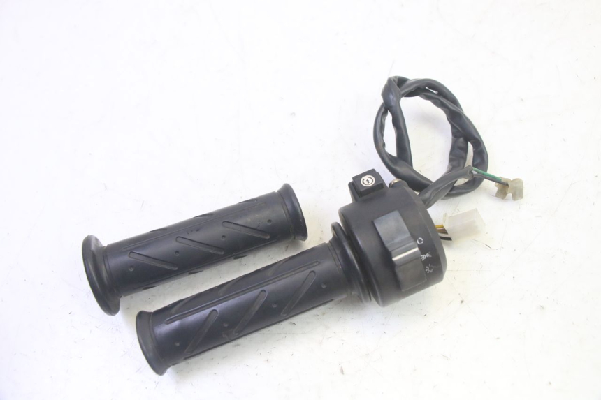 photo de RECHTER STUURSCHAKELAAR DAELIM VJ ROADWIN FI 125 (2008 - 2017) - Technische close-up