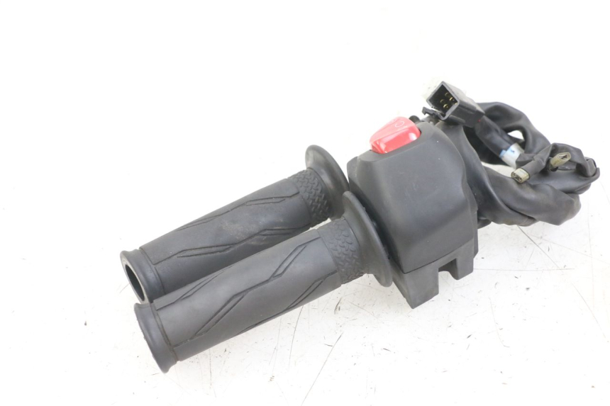 photo de RECHTER STUURSCHAKELAAR YAMAHA XMAX X-MAX ABS 125 (2017 - 2020) - Technische close-up