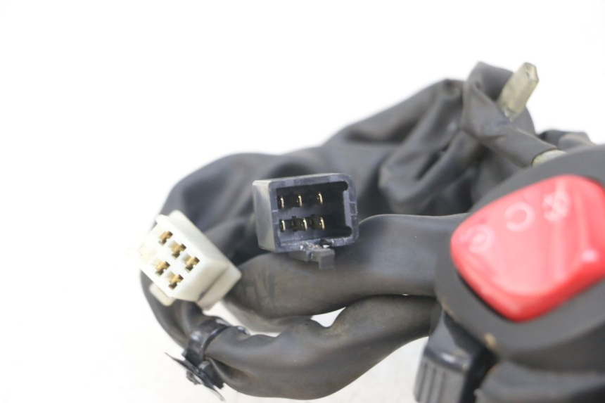 photo de RECHTER STUURSCHAKELAAR YAMAHA XMAX X-MAX ABS 125 (2017 - 2020) - Overzicht