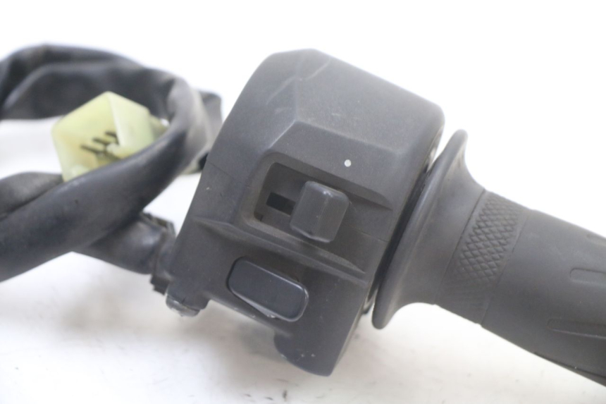 photo de RECHTS STUURSCHAKELAAR YAMAHA X-MAX XMAX ABS 250 (2010 - 2012) - Detail van het onderdeel