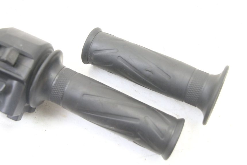 photo de RECHTER STUURSCHAKELAAR YAMAHA X-MAX XMAX 125 (2010 - 2013) - Zoom op gebruiksstaat