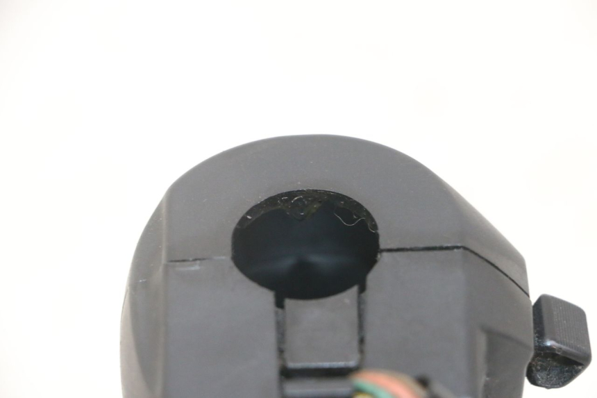 photo de RECHTER STUURSCHAKELAAR YAMAHA X-MAX XMAX 125 (2010 - 2013) - Detail van het onderdeel